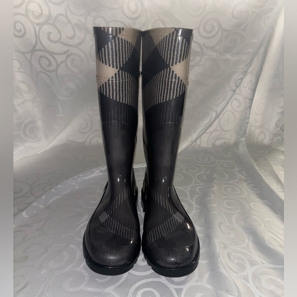 Burberry Black and Gray Winter Rain Boots with Argyle Design - Picture 1 of 10